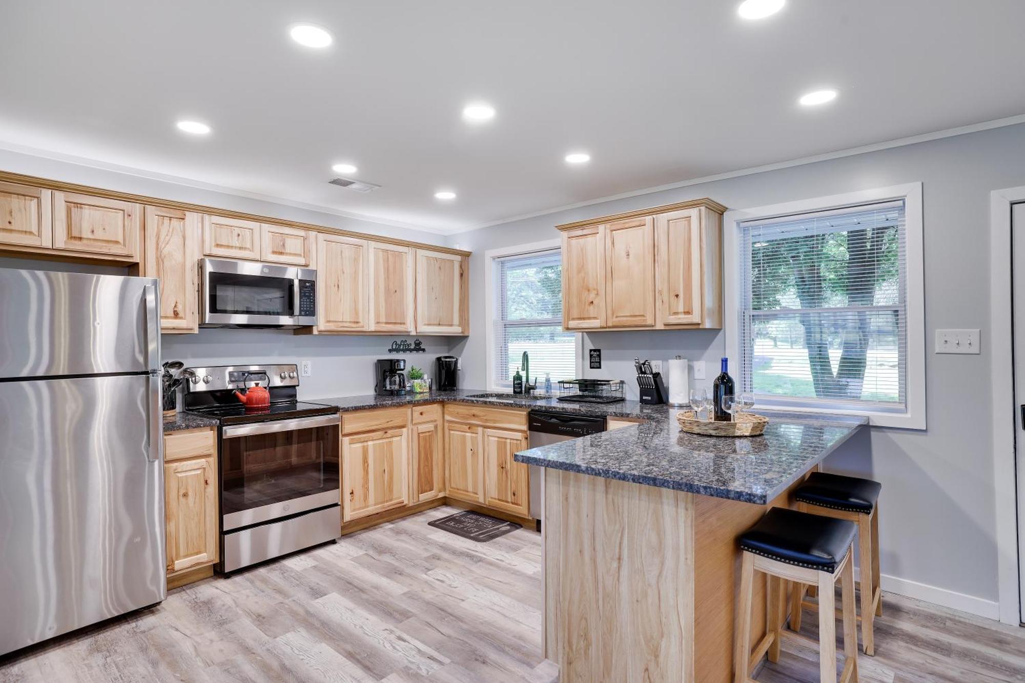 Poconos Brand New Lakefront Oasis 1 Acre, Hottub Gameroom Firepits Talk About Privacy Albrightsville Exterior photo