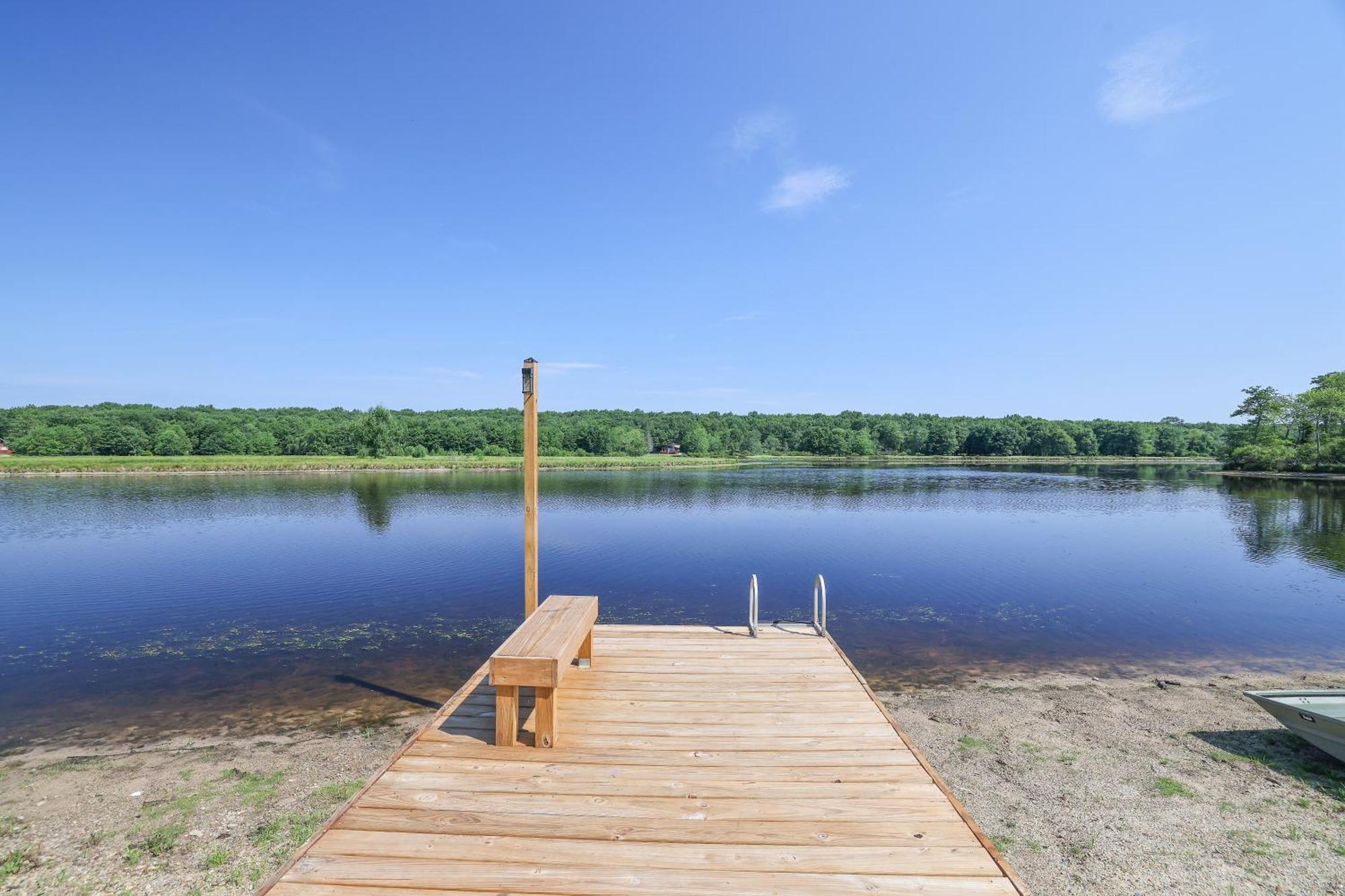 Poconos Brand New Lakefront Oasis 1 Acre, Hottub Gameroom Firepits Talk About Privacy Albrightsville Exterior photo