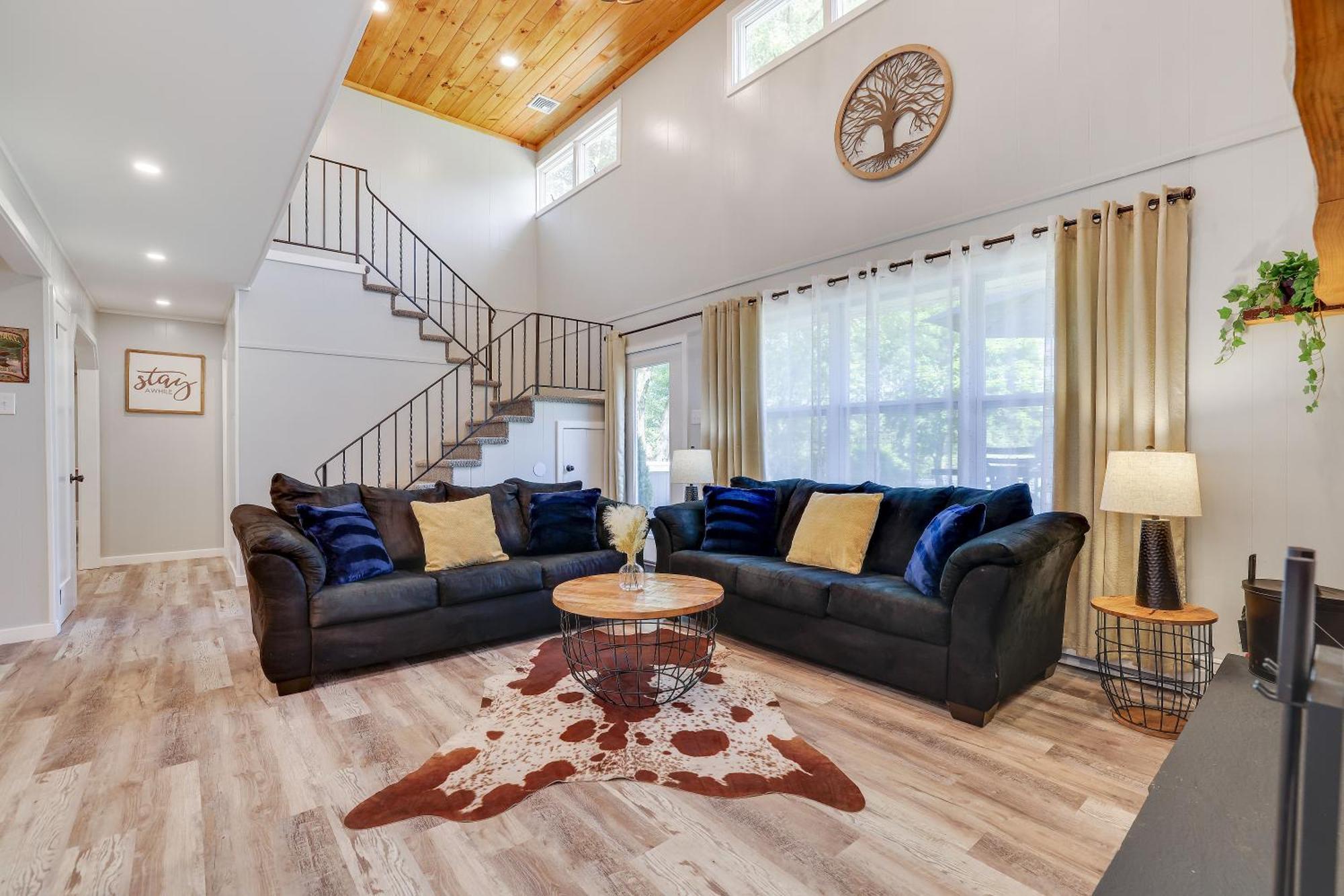 Poconos Brand New Lakefront Oasis 1 Acre, Hottub Gameroom Firepits Talk About Privacy Albrightsville Exterior photo